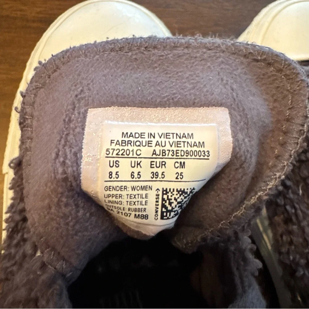 Converse Chuck Taylor All Star Shoes Womens 8.5 Platform Cozy Sherpa Violet Ore‎